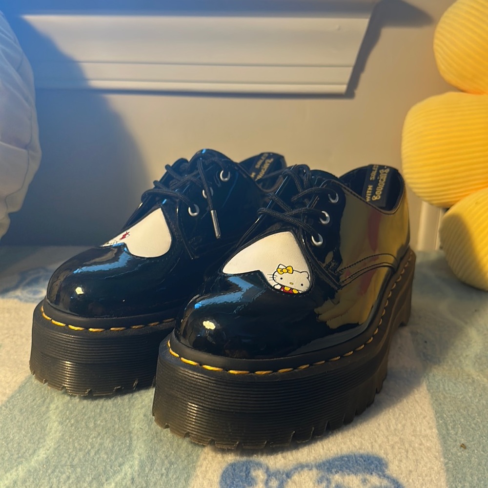 Doc Martens x Hello Kitty